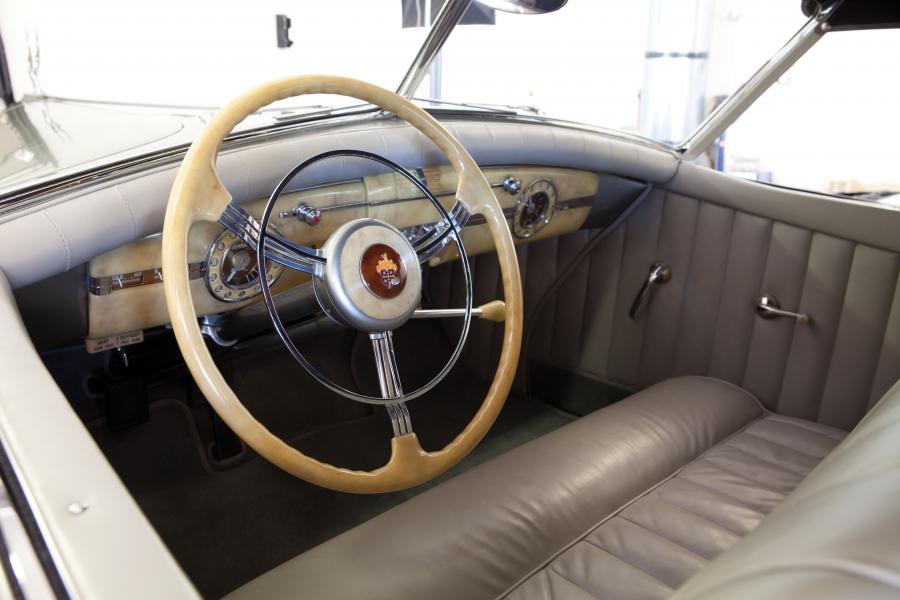  Packard Super Eight One-Eighty Darrin Convertible Sedan by Howard Dutch Darrin 1940 года  (фото 28 из 30)